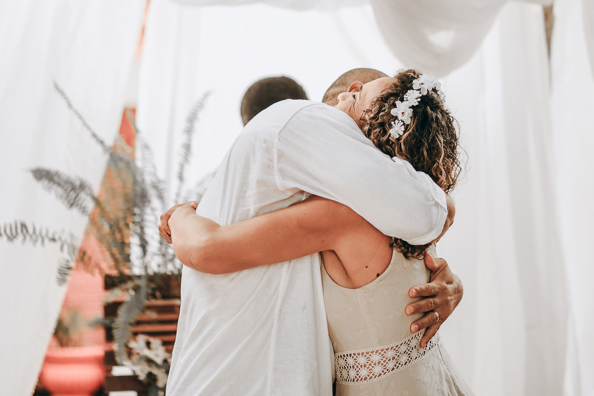 BEIJO DOS NOIVOS CASAMENTO DE DIA 
