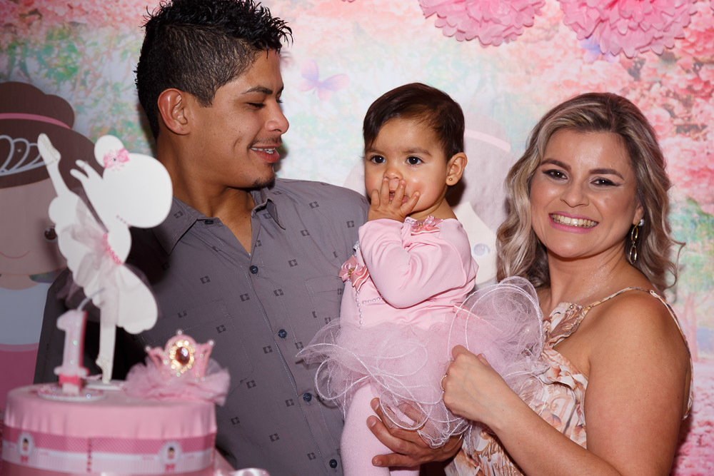 vestida de Bailarina, Agatha entrou comtodo estilo. Fotografia aniversario infantil 1º aninho 