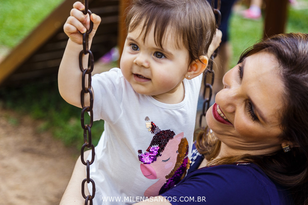 ENSAIO FOTOGRÁFICO | ENSAIO FAMÍLIA | FOTÓGRAFO | FOTÓGRAFA | FOTOGRAFIA DE FAMÍLIA | JARDIM BOTÂNICO PORTO ALEGRE | MILENA SILVA SANTOS | BEBÊ DE OLHOS AZUIS  | MENINA SORRINDO