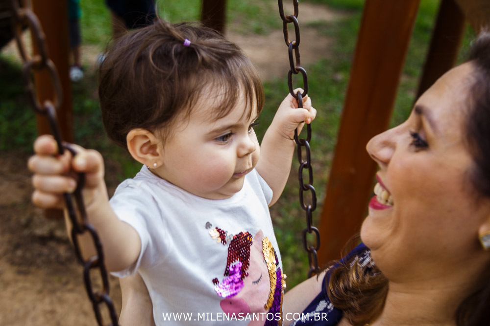 ENSAIO FOTOGRÁFICO | ENSAIO FAMÍLIA | FOTÓGRAFO | FOTÓGRAFA | FOTOGRAFIA DE FAMÍLIA | JARDIM BOTÂNICO PORTO ALEGRE | MILENA SILVA SANTOS | BEBÊ DE OLHOS AZUIS  | MENINA SORRINDO