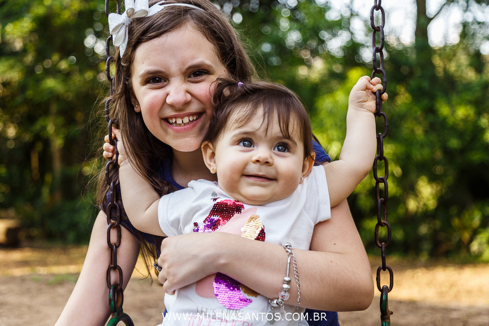 ENSAIO FOTOGRÁFICO | ENSAIO FAMÍLIA | FOTÓGRAFO | FOTÓGRAFA | FOTOGRAFIA DE FAMÍLIA | JARDIM BOTÂNICO PORTO ALEGRE | MILENA SILVA SANTOS | BEBÊ DE OLHOS AZUIS  | MENINA SORRINDO