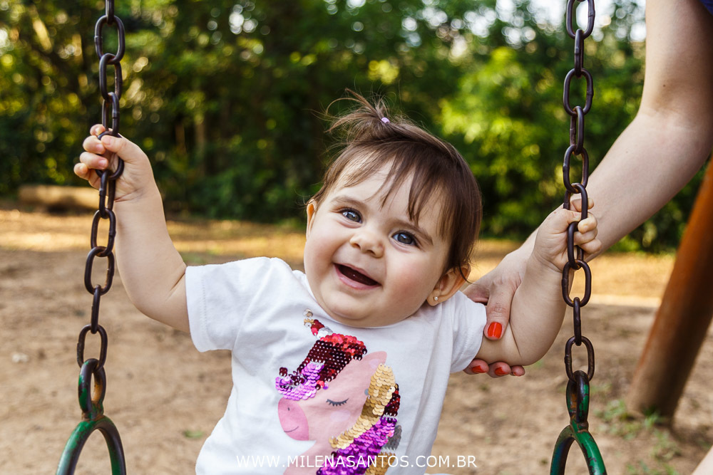 ENSAIO FOTOGRÁFICO | ENSAIO FAMÍLIA | FOTÓGRAFO | FOTÓGRAFA | FOTOGRAFIA DE FAMÍLIA | JARDIM BOTÂNICO PORTO ALEGRE | MILENA SILVA SANTOS | BEBÊ DE OLHOS AZUIS  | MENINA SORRINDO