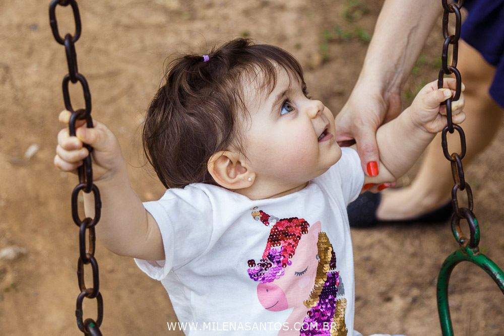 ENSAIO FOTOGRÁFICO | ENSAIO FAMÍLIA | FOTÓGRAFO | FOTÓGRAFA | FOTOGRAFIA DE FAMÍLIA | JARDIM BOTÂNICO PORTO ALEGRE | MILENA SILVA SANTOS | BEBÊ DE OLHOS AZUIS  | MENINA SORRINDO