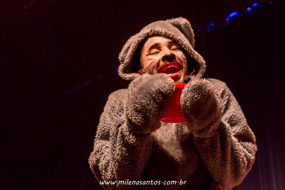 CASA LÚDICA, APRESENTAÇÃO DIA DAS CRIANÇAS NO TEATRO DA AMRIGS.
MILENA SILVA SANTOS
FOTOGRAFA PORTO ALEGRE
FOTÓGRAFA DE FAMÍLIA
FOTÓGRAFO PORTO ALEGRE
NÓS GATOS JÁ NASCEMOS POBRES, PORÉM JÁ NASCEMOS LIVRES........