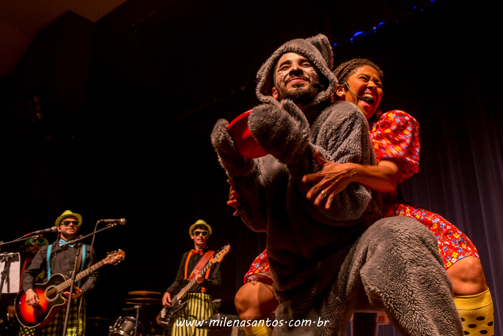 CASA LÚDICA, APRESENTAÇÃO DIA DAS CRIANÇAS NO TEATRO DA AMRIGS.
MILENA SILVA SANTOS
FOTOGRAFA PORTO ALEGRE
FOTÓGRAFA DE FAMÍLIA
FOTÓGRAFO PORTO ALEGRE
NÓS GATOS JÁ NASCEMOS POBRES, PORÉM JÁ NASCEMOS LIVRES........