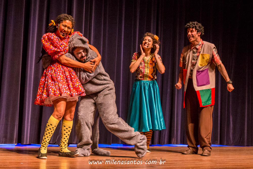 CASA LÚDICA, APRESENTAÇÃO DIA DAS CRIANÇAS NO TEATRO DA AMRIGS.
MILENA SILVA SANTOS
FOTOGRAFA PORTO ALEGRE
FOTÓGRAFA DE FAMÍLIA
FOTÓGRAFO PORTO ALEGRE
NÓS GATOS JÁ NASCEMOS POBRES, PORÉM JÁ NASCEMOS LIVRES........