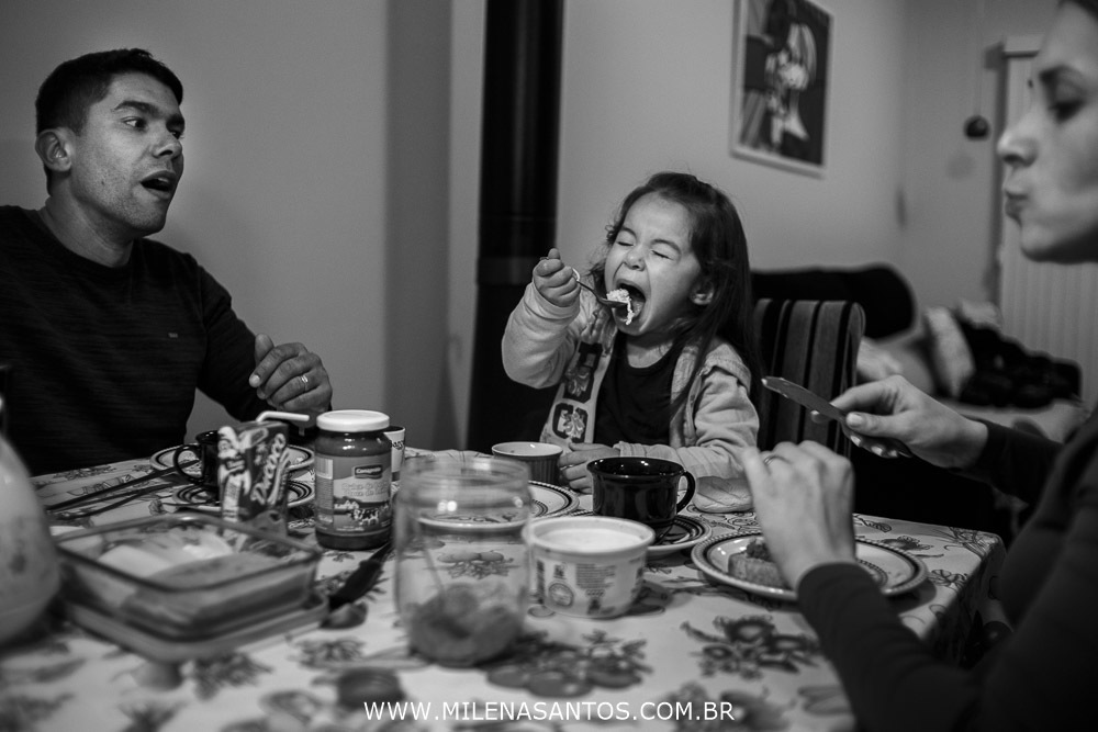 ENSAIO GESTANTE
ACOMPANHAMENTO GESTANTE
MILENA SILVA SANTOS
FOTÓGRAFO PORTO ALEGRE
FOTÓGRAFA PORTO ALEGRE
FOTOGRAFIA DE FAMÍLIA
FAMÍLIA ADMIRANDO BARRIGA DA MÃE
ESSA É DAS FOTOS MAIS LINDAS DO ENSAIO NO MEU PONTO DE VISTA
CRIANÇA COMENDO BEM