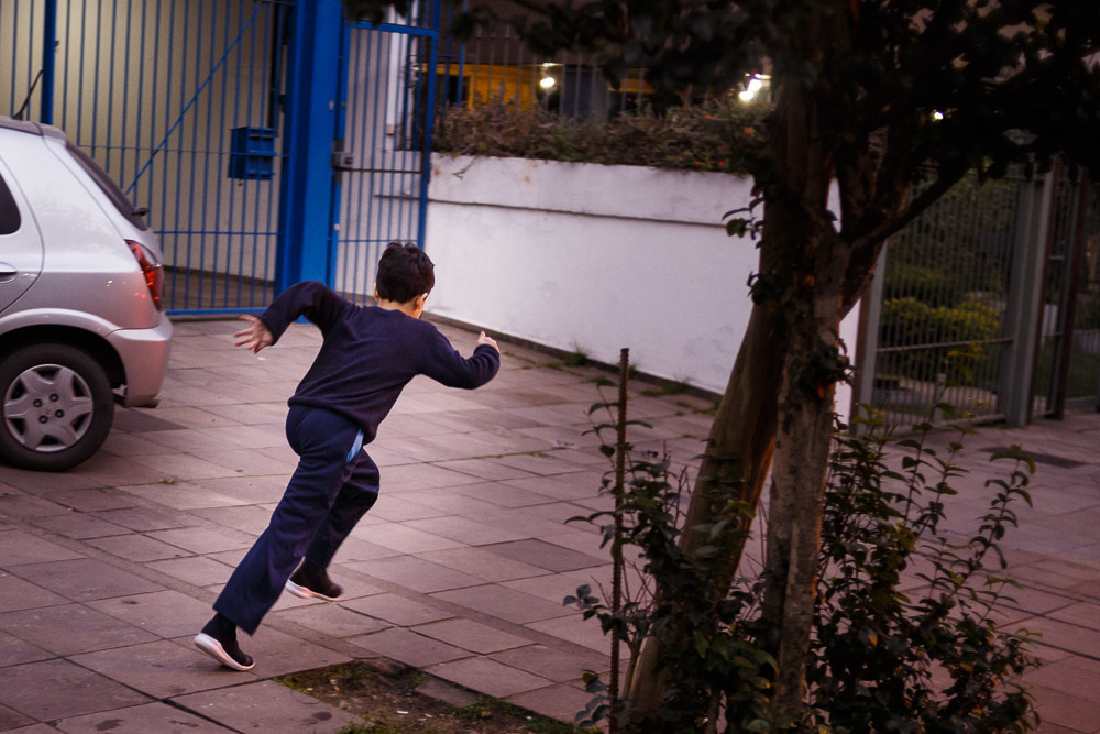 E todo dia, Henrique sai correndo ao encontro da irmã. Porque será?
#fotografiadefamilia
#fotografo
#documentaldefamilia
#milenasilvasantosfotografia
#fotografoportoalegre
