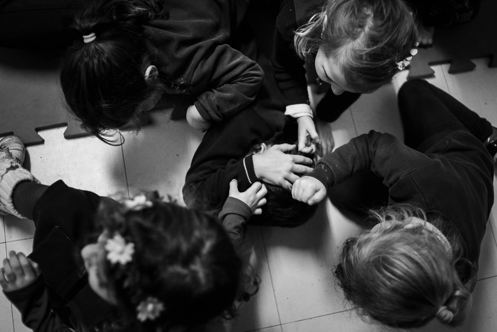 É porque tem as amiguinhas da irmã, que adoram brincar de luta com ele!
#fotografiadefamilia
#fotografo
#documentaldefamilia
#milenasilvasantosfotografia
#fotografoportoalegre
