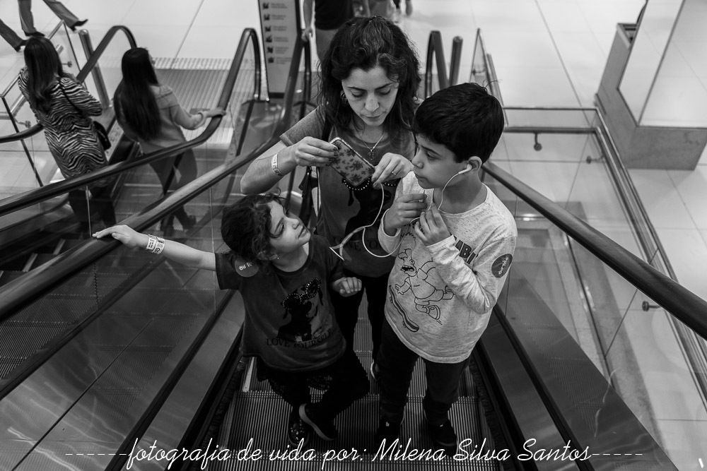 Vamos atravessar o shopping agora. Dar um pulinho na praça que tem na cidade que é linda! #milenasilvasantosfotografia
#fotografoportoalegre
#canoasshopping
#patinaçãonogelo