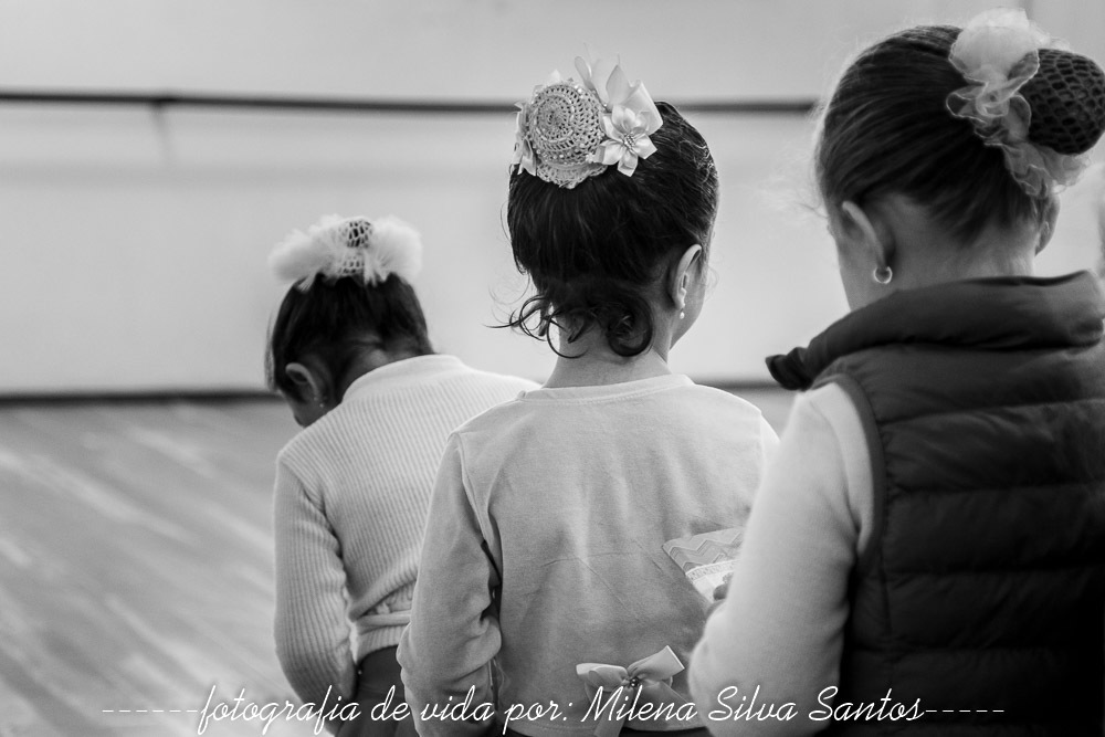 começa a aulinha
Segundo dia com a Família Rocha do Amaral.
Registro a Helena se preparando para o Ballet. Ela é extremamente independente.
#milenasilvasantosfotografia
#fotografoportoalegre
#balletverabublitz
