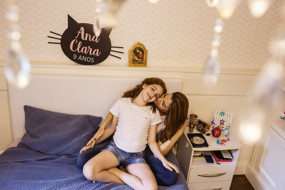 Ana Clara me convidou para conhecer seu quarto. 
#fotografialifestyle
#fotografoportoalegre