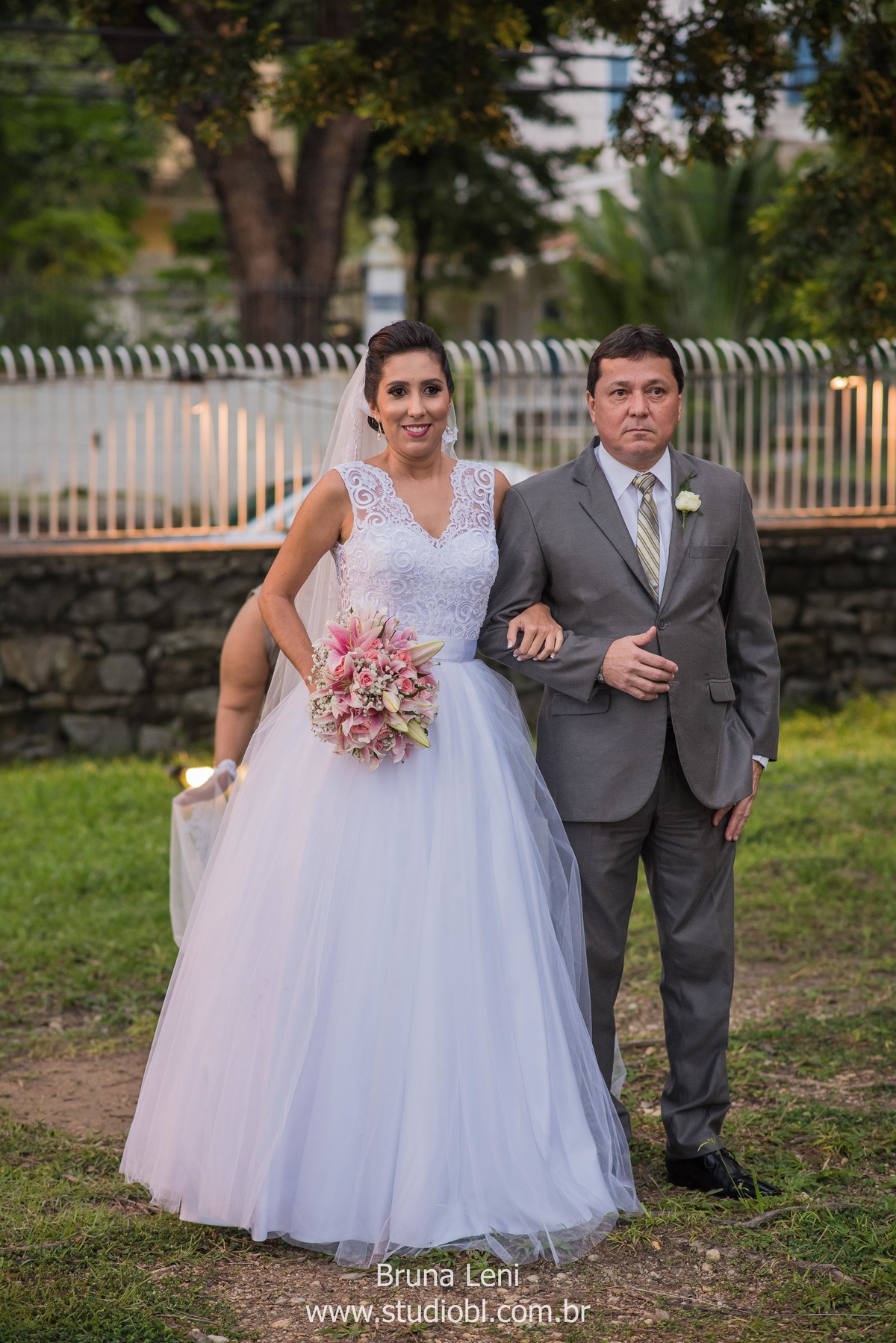 casamento-brunaleni-studiobl-noivas-recife-fotografo-casados-ensaio-fotografico-ledadourado-recepcoes-noivasderecife-pernambuco-wedding-trash-noivado-noivos