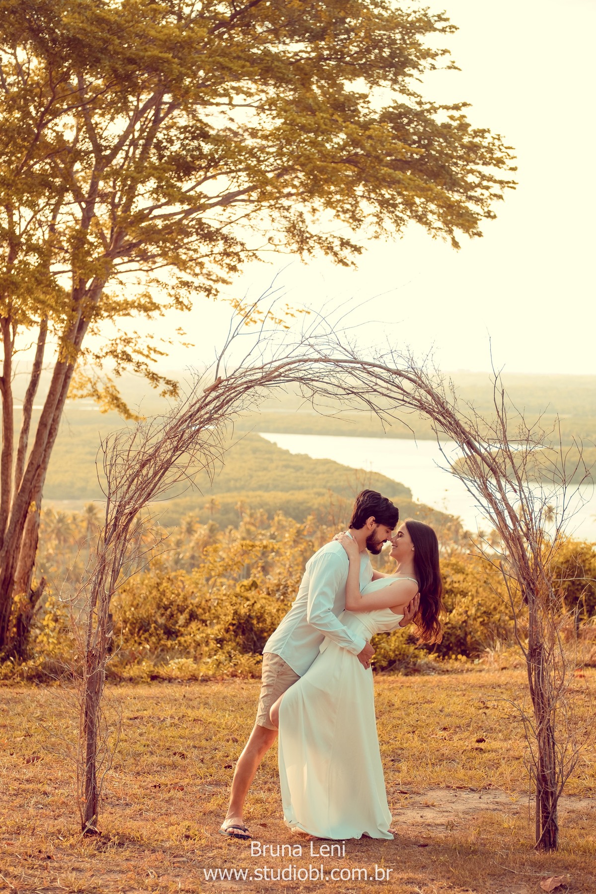 ensaio-fotografo-casamento-prewedding-wedding-recife-casando-bruna-leni-fotografia-studio-recanto-sucupiras-pernambuco-casal-noivado