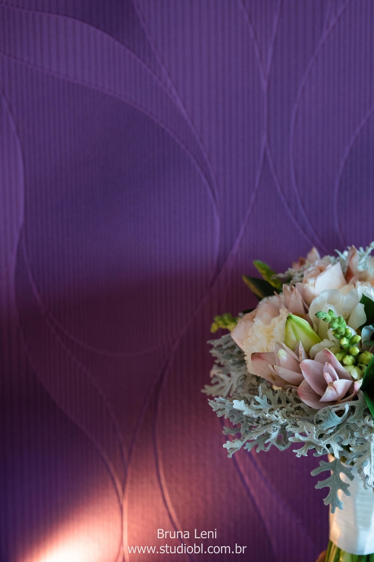 beijo-noivo-noiva-fotografo-casamento-jardim-tarde-bouquet-recife-pernambuco- fotografia-noivado-casando