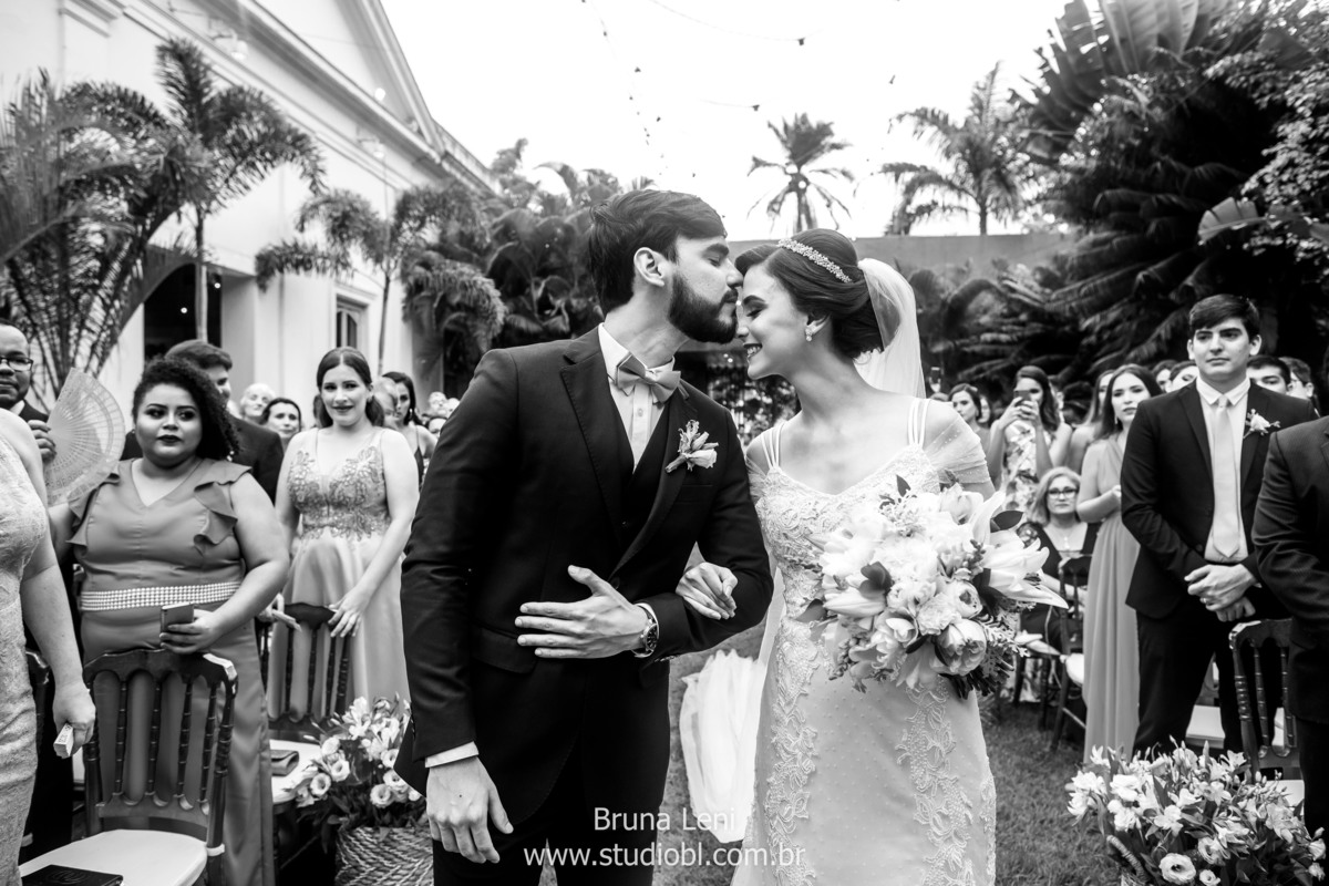 beijo-noivo-noiva-fotografo-casamento-jardim-tarde-bouquet-recife-pernambuco- fotografia-noivado-casando