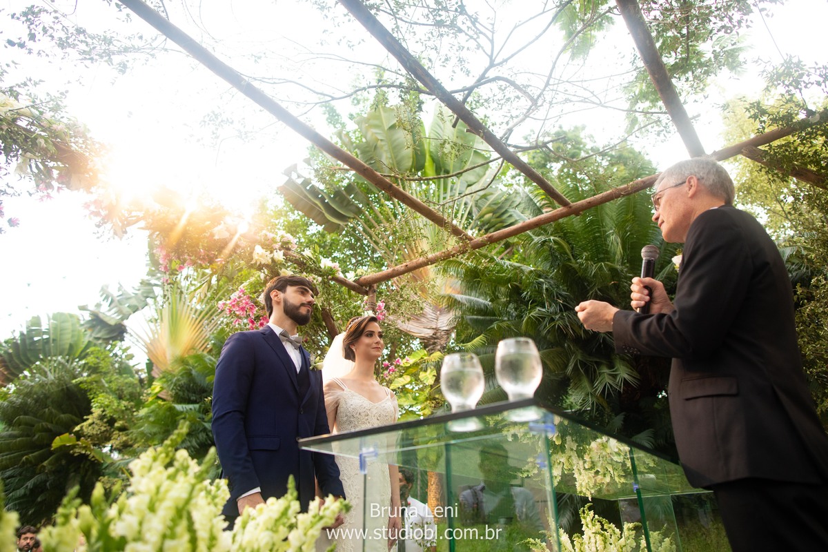 beijo-noivo-noiva-fotografo-casamento-jardim-tarde-bouquet-recife-pernambuco- fotografia-noivado-casando