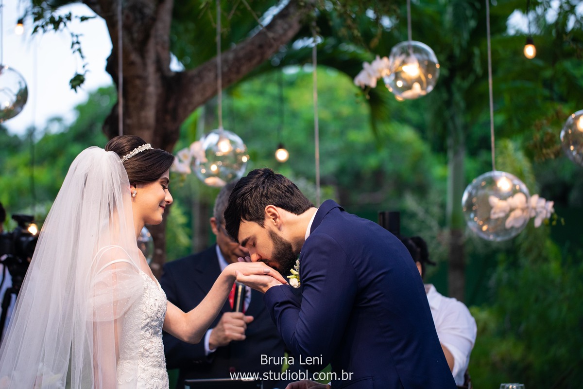 beijo-noivo-noiva-fotografo-casamento-jardim-tarde-bouquet-recife-pernambuco- fotografia-noivado-casando