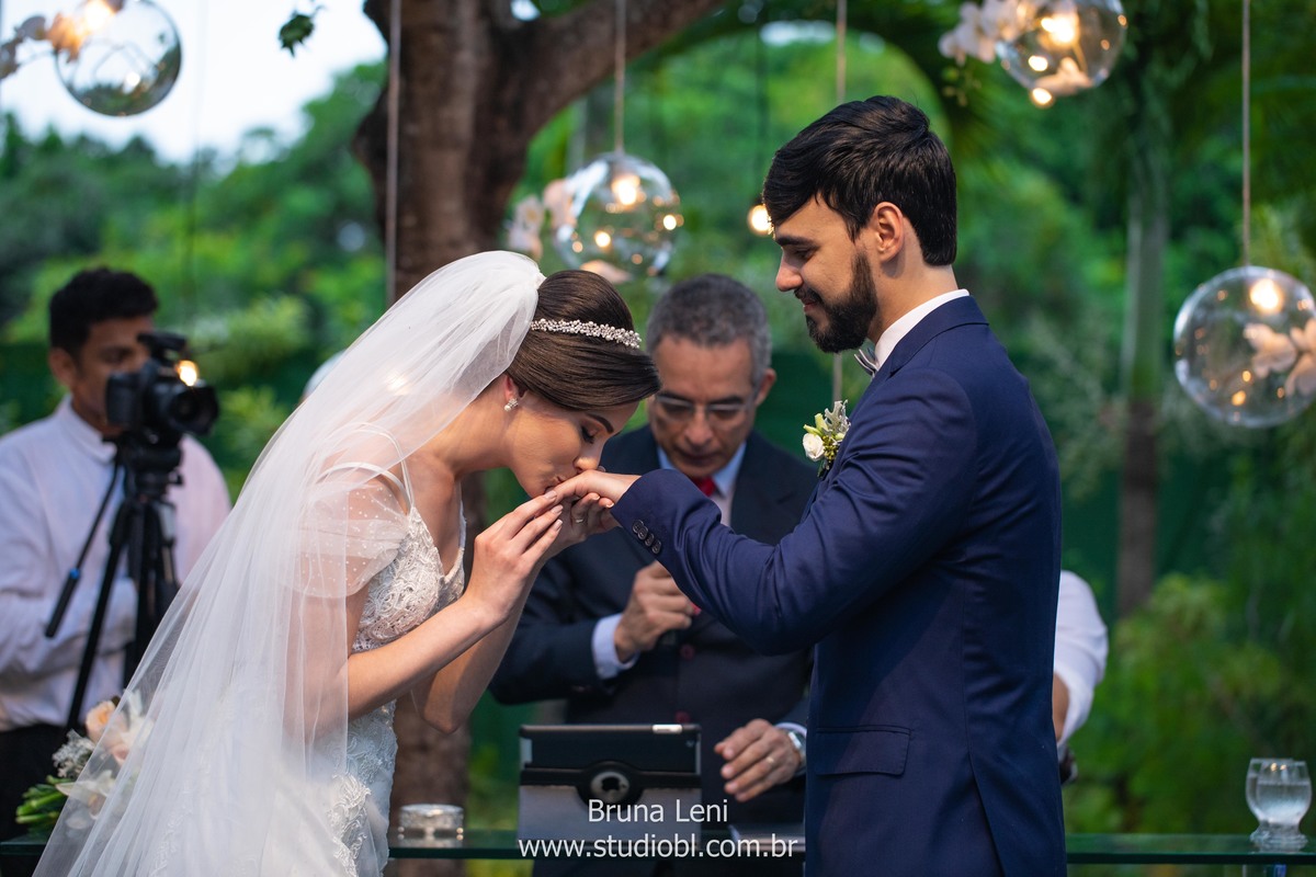 beijo-noivo-noiva-fotografo-casamento-jardim-tarde-bouquet-recife-pernambuco- fotografia-noivado-casando