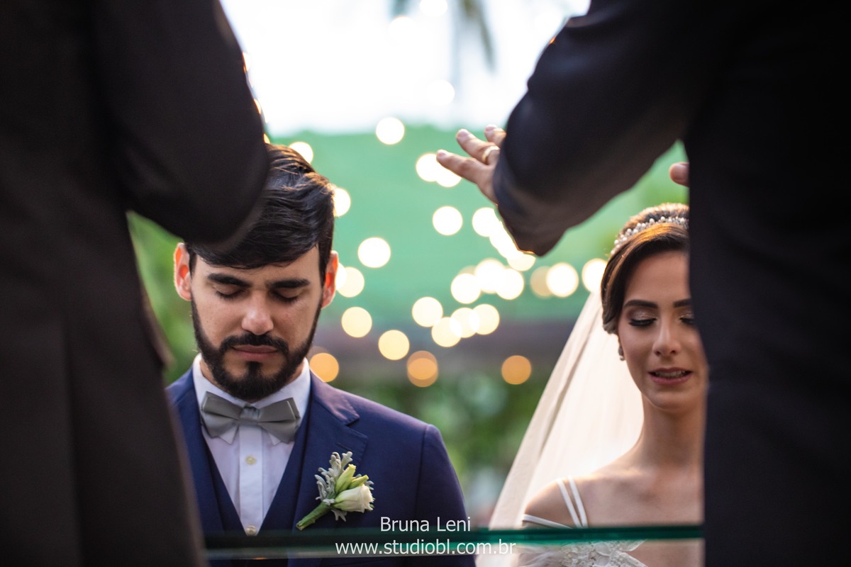 beijo-noivo-noiva-fotografo-casamento-jardim-tarde-bouquet-recife-pernambuco- fotografia-noivado-casando