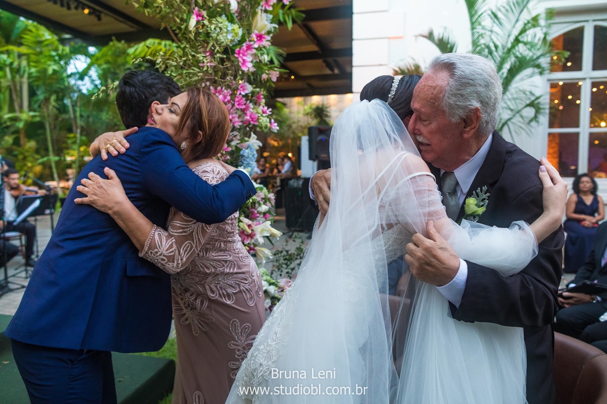 beijo-noivo-noiva-fotografo-casamento-jardim-tarde-bouquet-recife-pernambuco- fotografia-noivado-casando