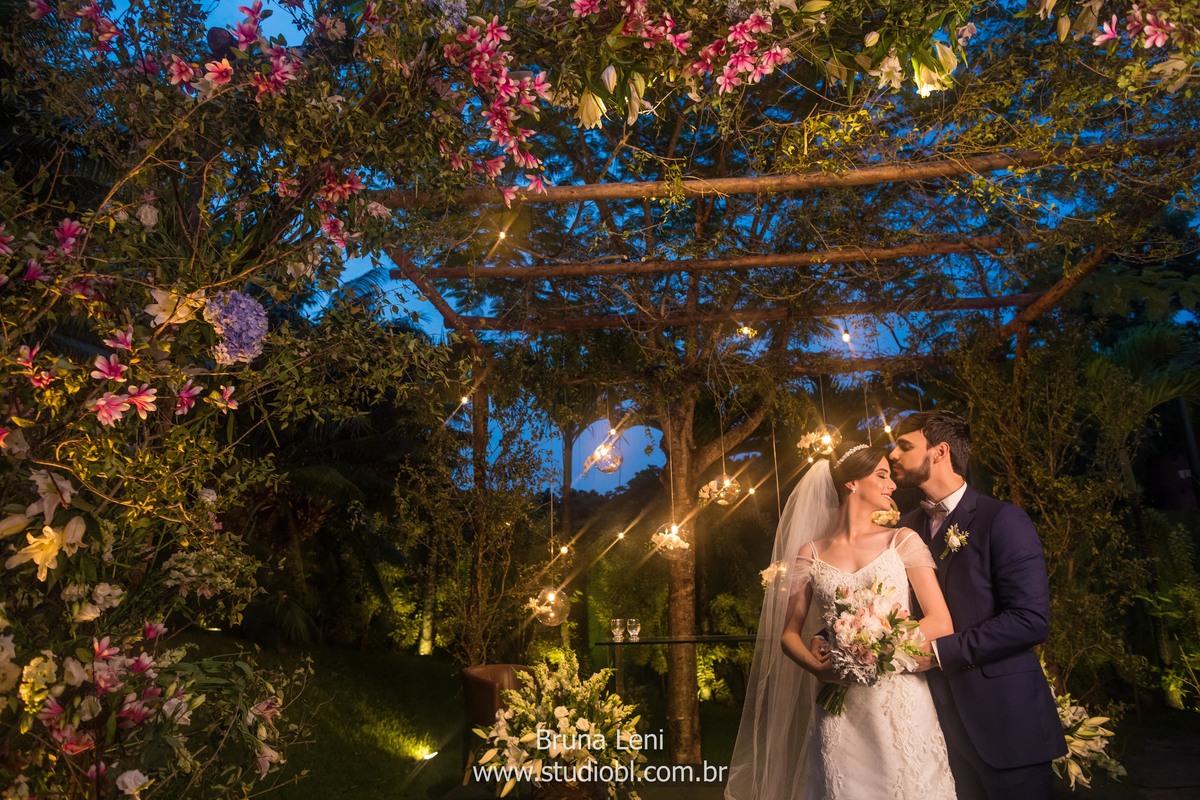 beijo-noivo-noiva-fotografo-casamento-jardim-tarde-bouquet-recife-pernambuco- fotografia-noivado-casando