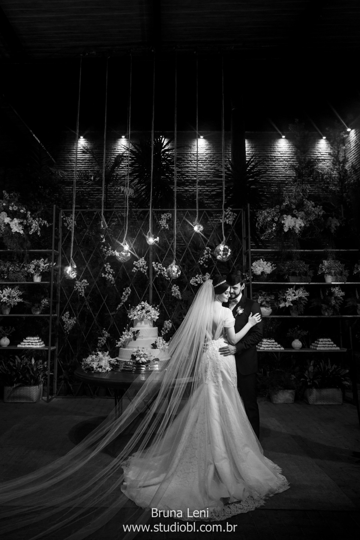 beijo-noivo-noiva-fotografo-casamento-jardim-tarde-bouquet-recife-pernambuco- fotografia-noivado-casando