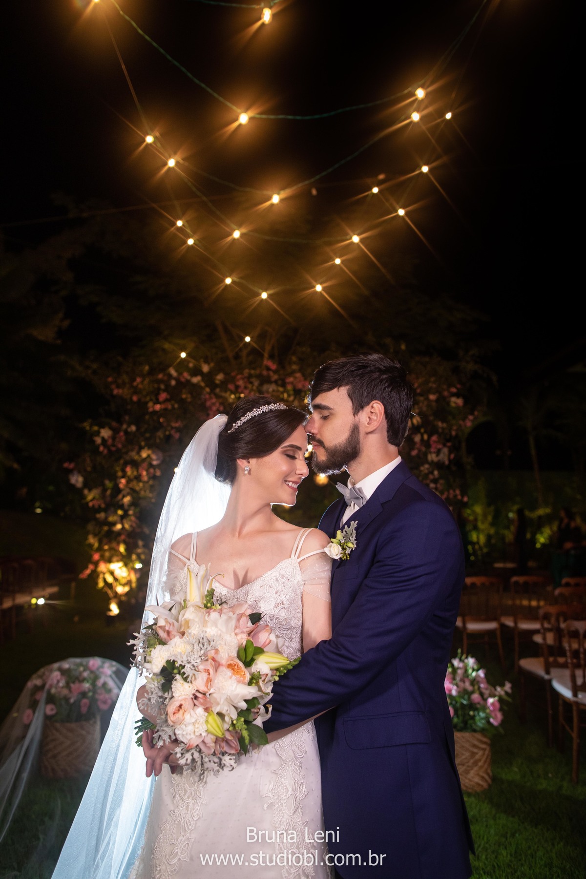 beijo-noivo-noiva-fotografo-casamento-jardim-tarde-bouquet-recife-pernambuco- fotografia-noivado-casando