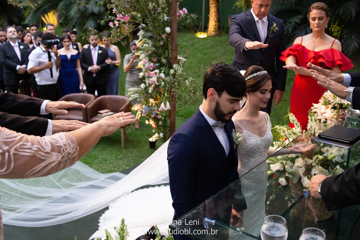 beijo-noivo-noiva-fotografo-casamento-jardim-tarde-bouquet-recife-pernambuco- fotografia-noivado-casando