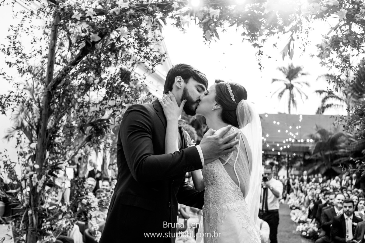 beijo-noivo-noiva-fotografo-casamento-jardim-tarde-bouquet-recife-pernambuco- fotografia-noivado-casando