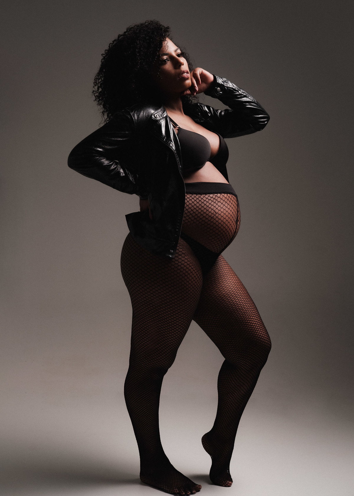 foto de gestante com meia arrastão