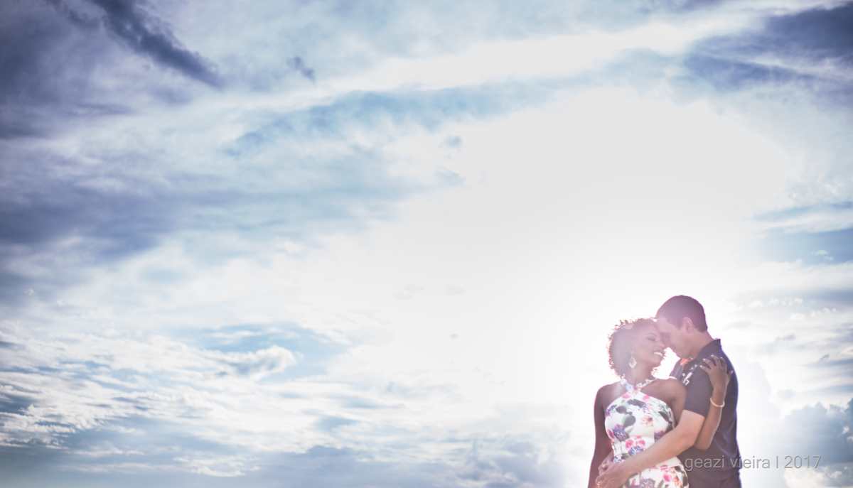 Foto de casal nas nuvens