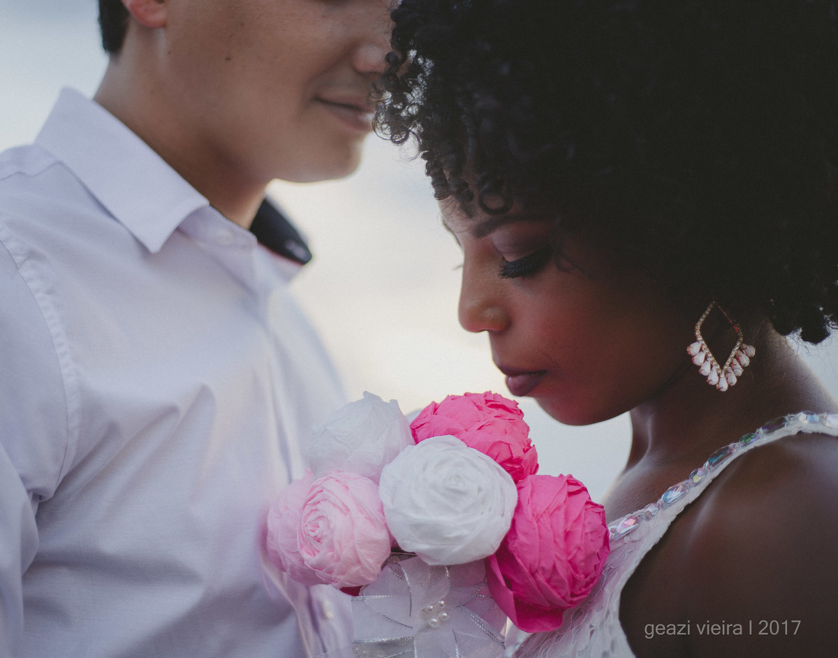 Foto de noiva com buque de papel