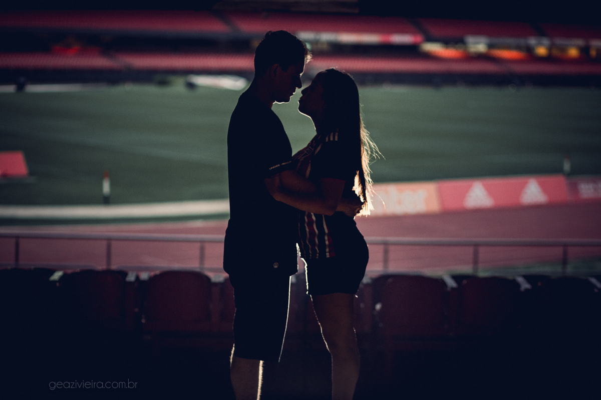 foto de casal na arquibancada