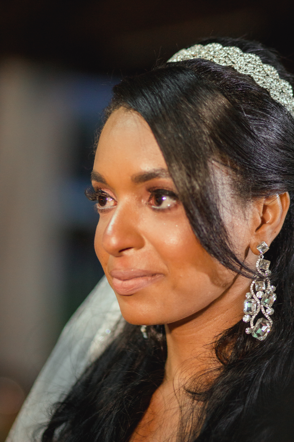 noiva chorando com votos do noivo