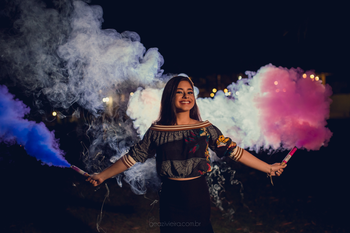foto de debutante com fumaça registrado pelo fotógrafo de 15 anos em Presidente Prudente Geazi Vieira