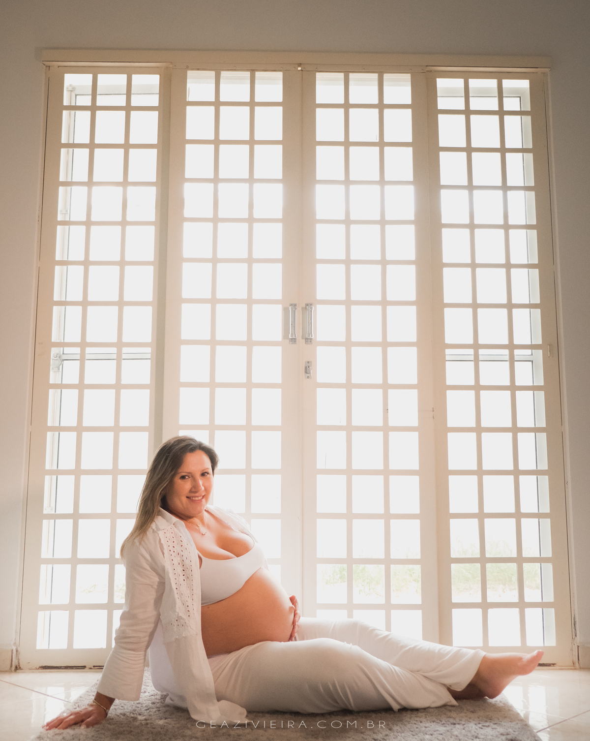 gestante deitada na sacada