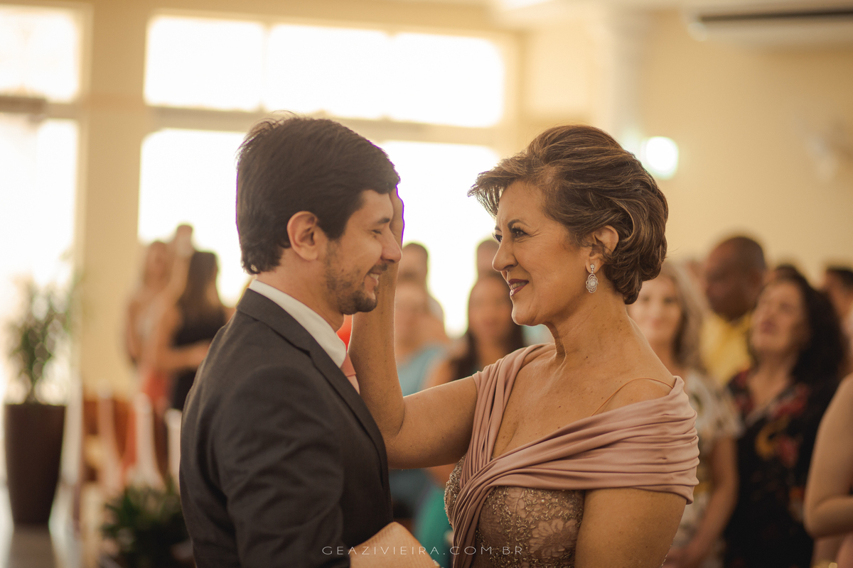 noivo com a mãe