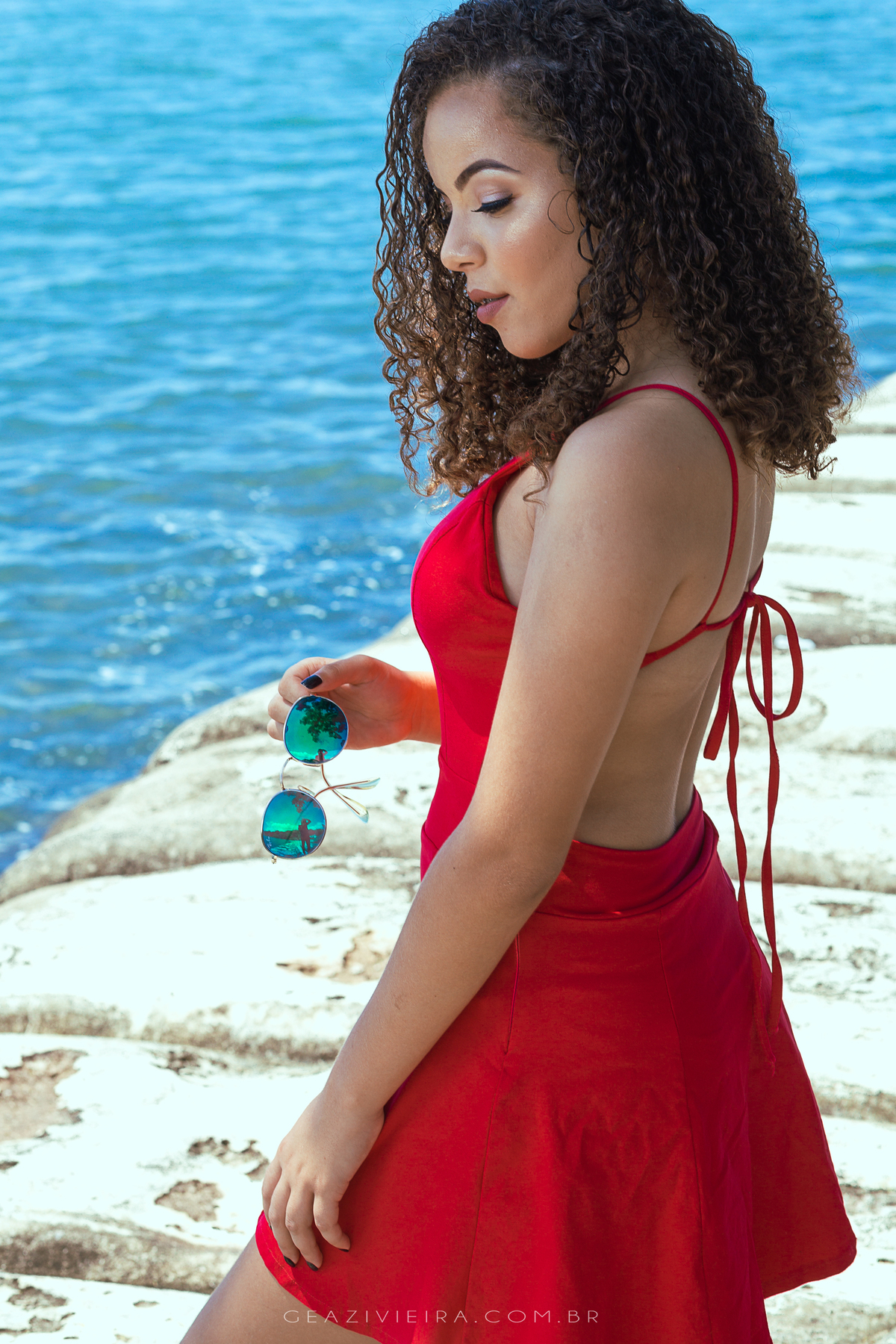 ensaio de debutante em Presidente Prudente com vestido rosa e óculos de sol 