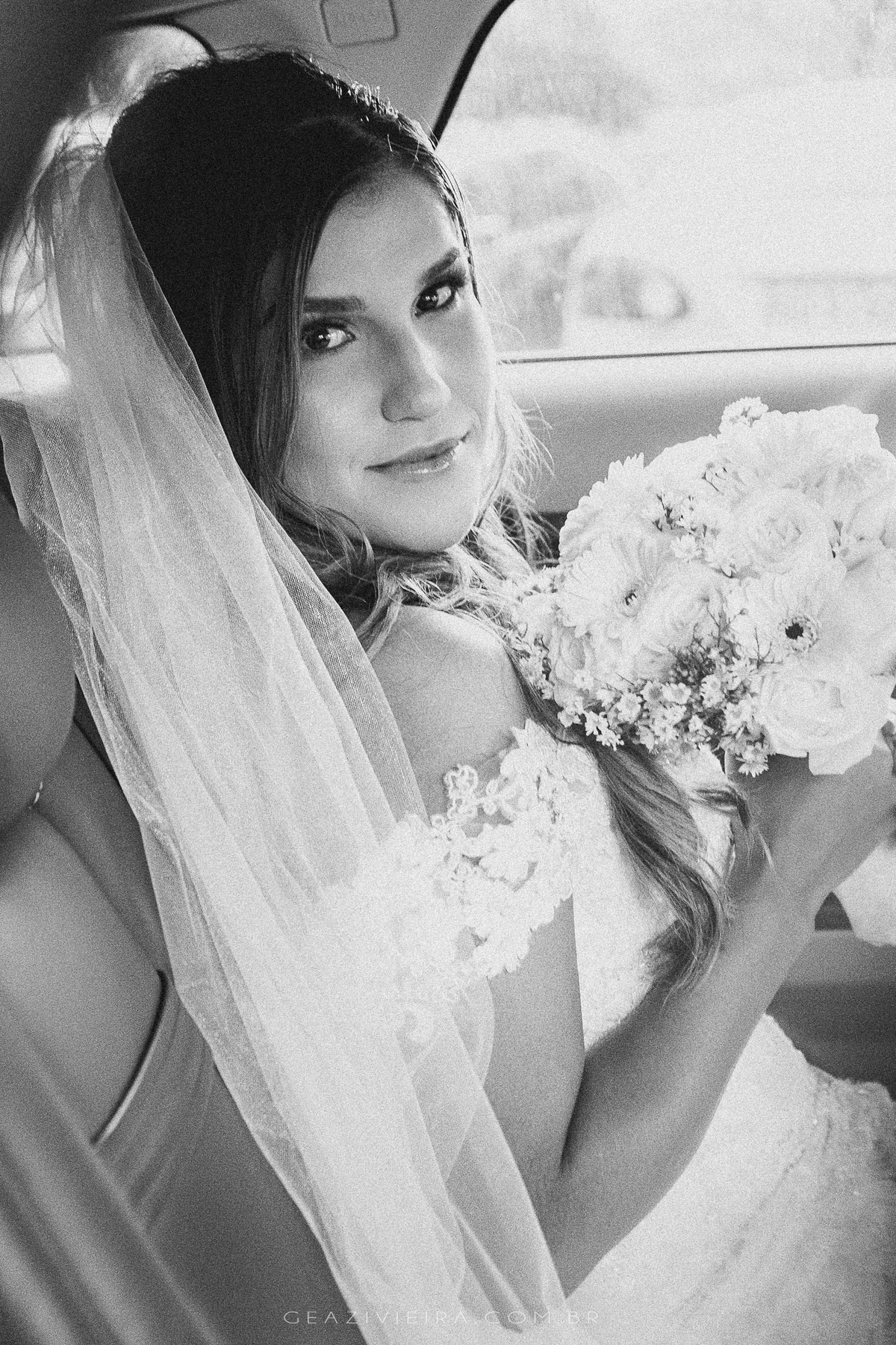 noiva com buque Fotografo de casamento Geazi Vieira