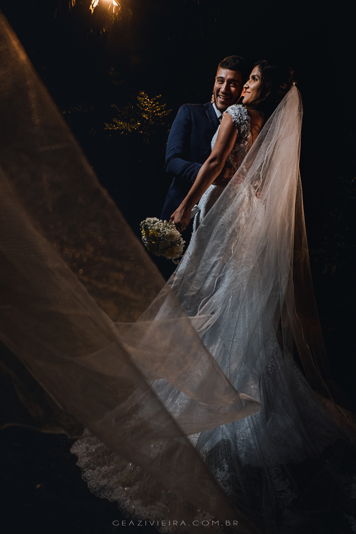 Vestido de noiva com véu Fotografo de casamento Geazi Vieira