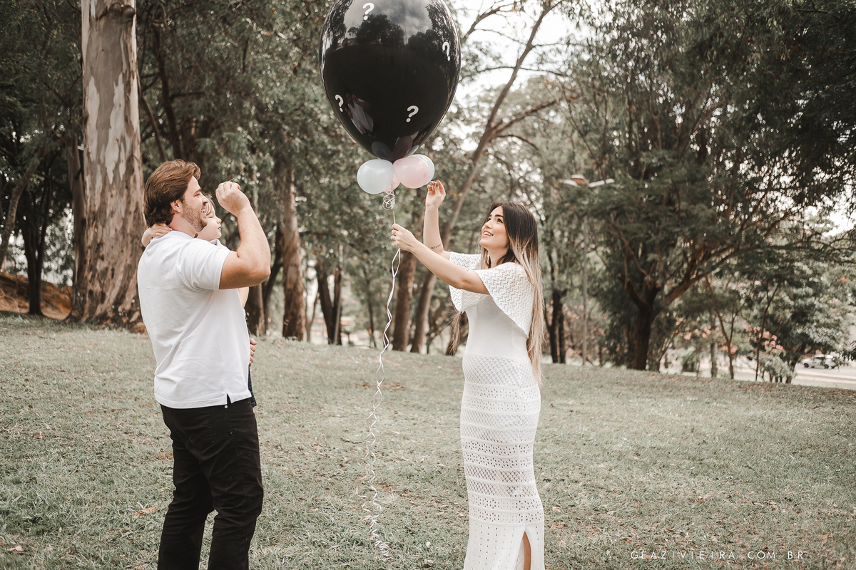 cha revelação ao ar livre com balão 