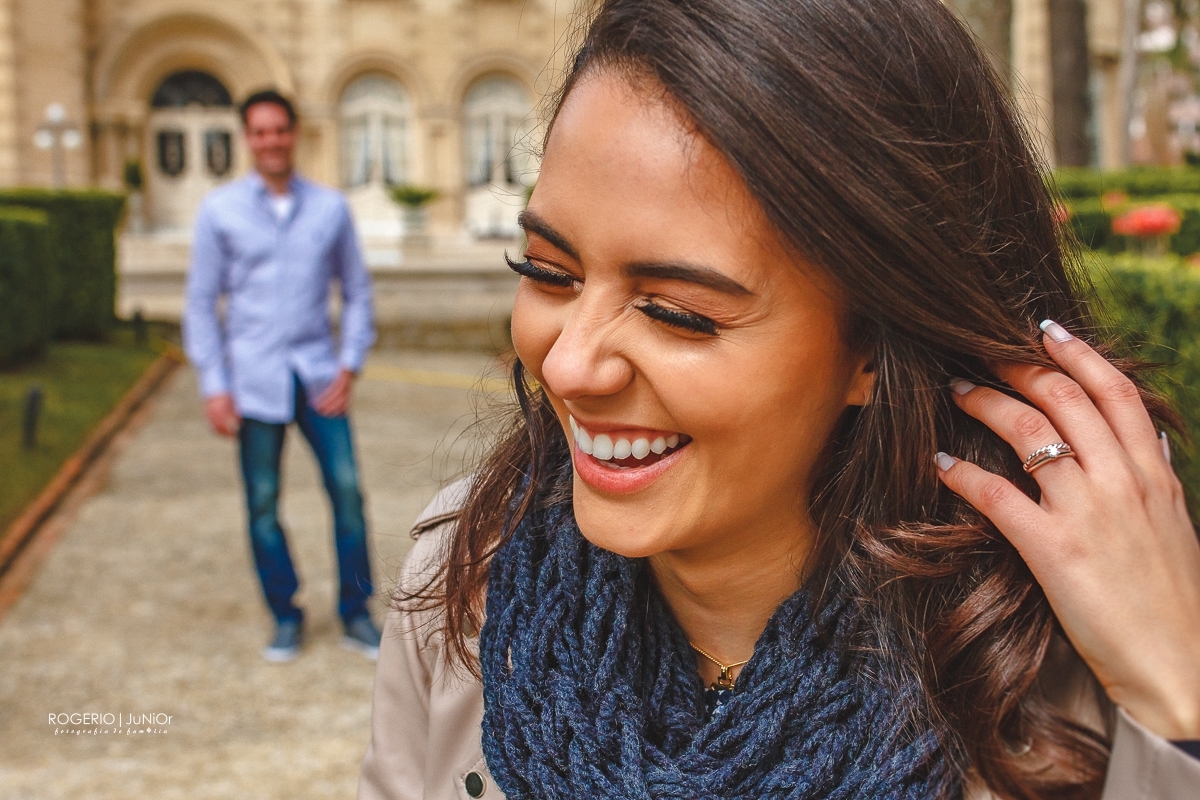 Sorriso da noiva no castelo Batel