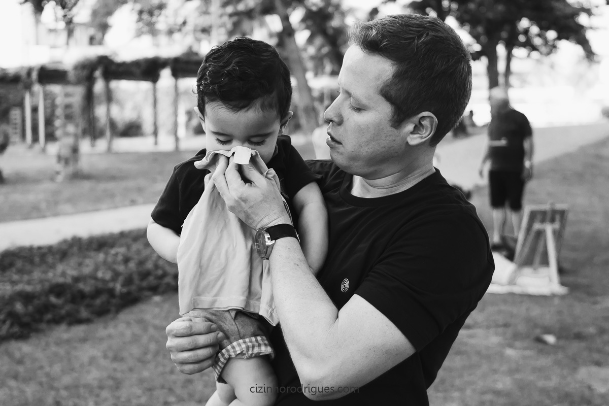 Pai cuidando do filho