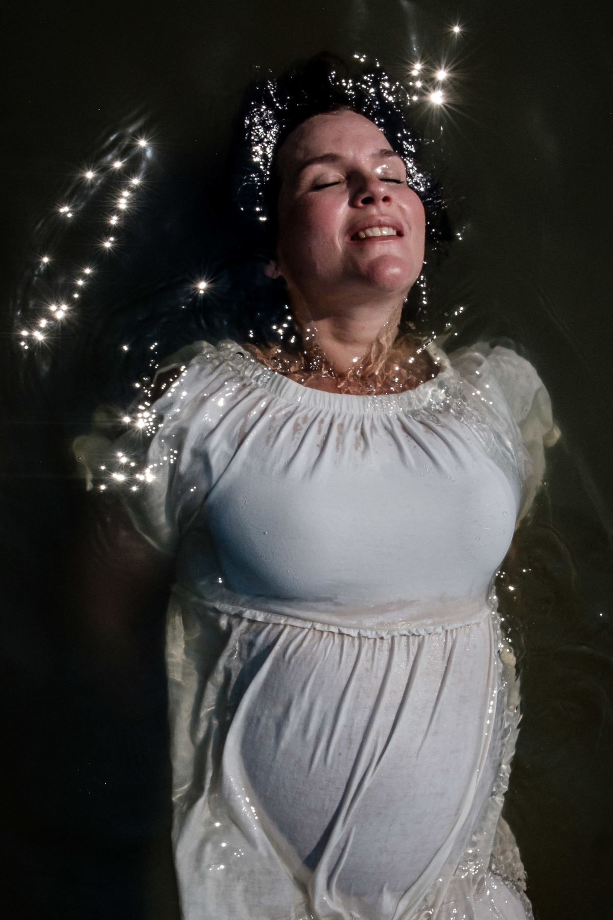 gestante boiando na lagoa 