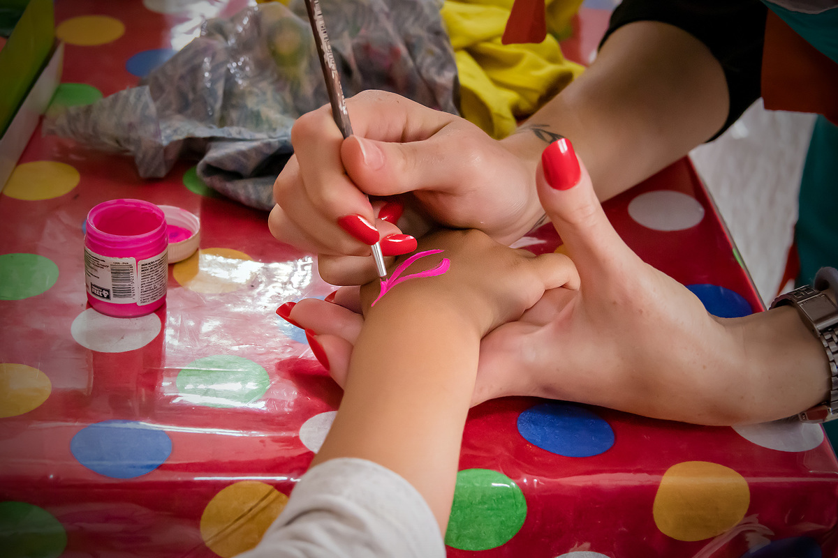 Pintando a mão