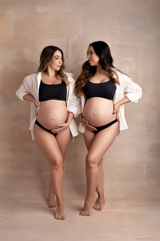Juntas Na Maternidade
gravidez de irmas 
fotografia entre irmãs 
irmãs gestante 
estúdio fotografico 
fotografia especializada gestante 
ensaio fotográfico gestante 
book de gestante 
Fotografia de gestante 
