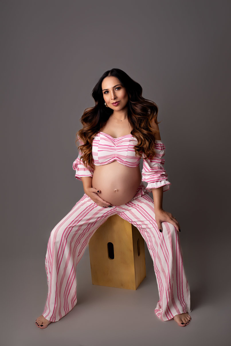 
ideias de look para ensaio de gestante gestante casual 
estúdio fotográfico gestante 
fotografa de gestante 
pose para gestante 
fotografia de gravida 
