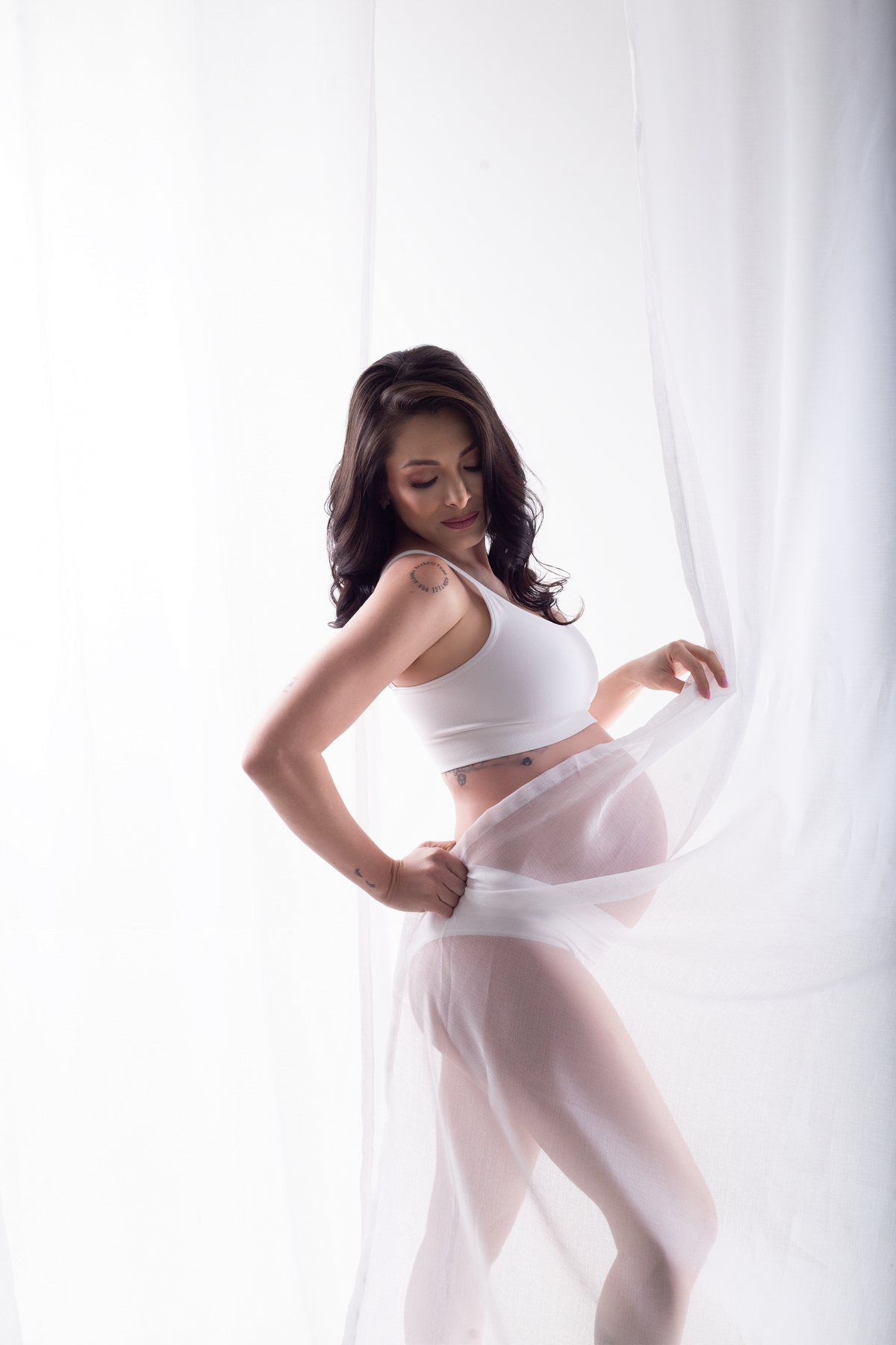 Estúdio especializado em fotografia de gestante com direção profissional e ambiente pensado para valorizar cada fase da gestação.