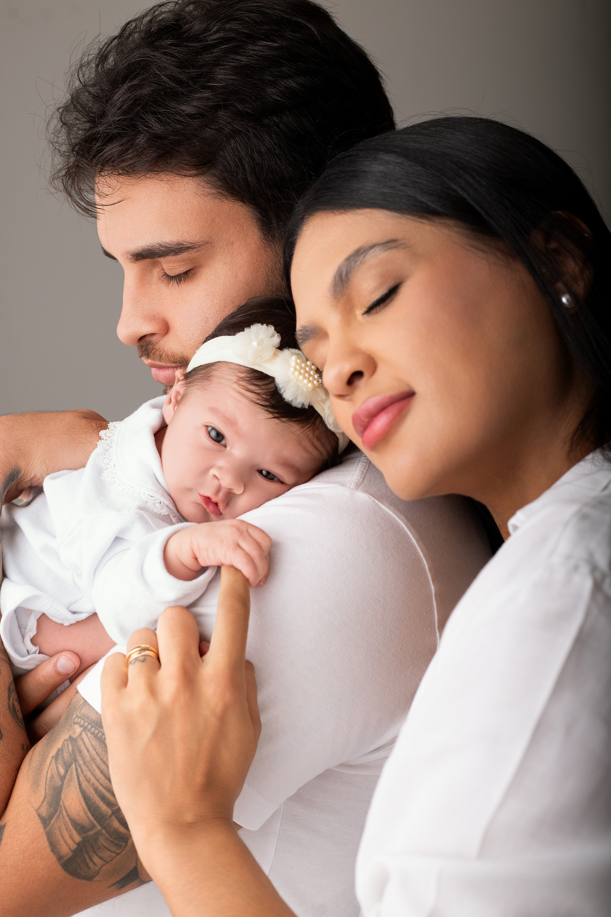 ensaio newborn natural, onde a família também faz parte do ensaio 